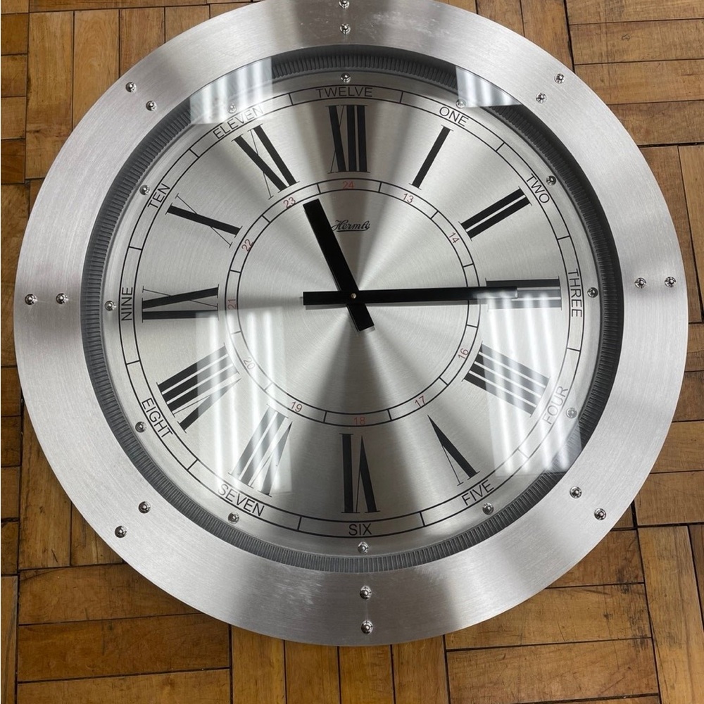 Bulova brand new wall clock ⏰- stunner ! - Picture 8 of 11